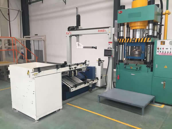 冷壓機(jī)械手